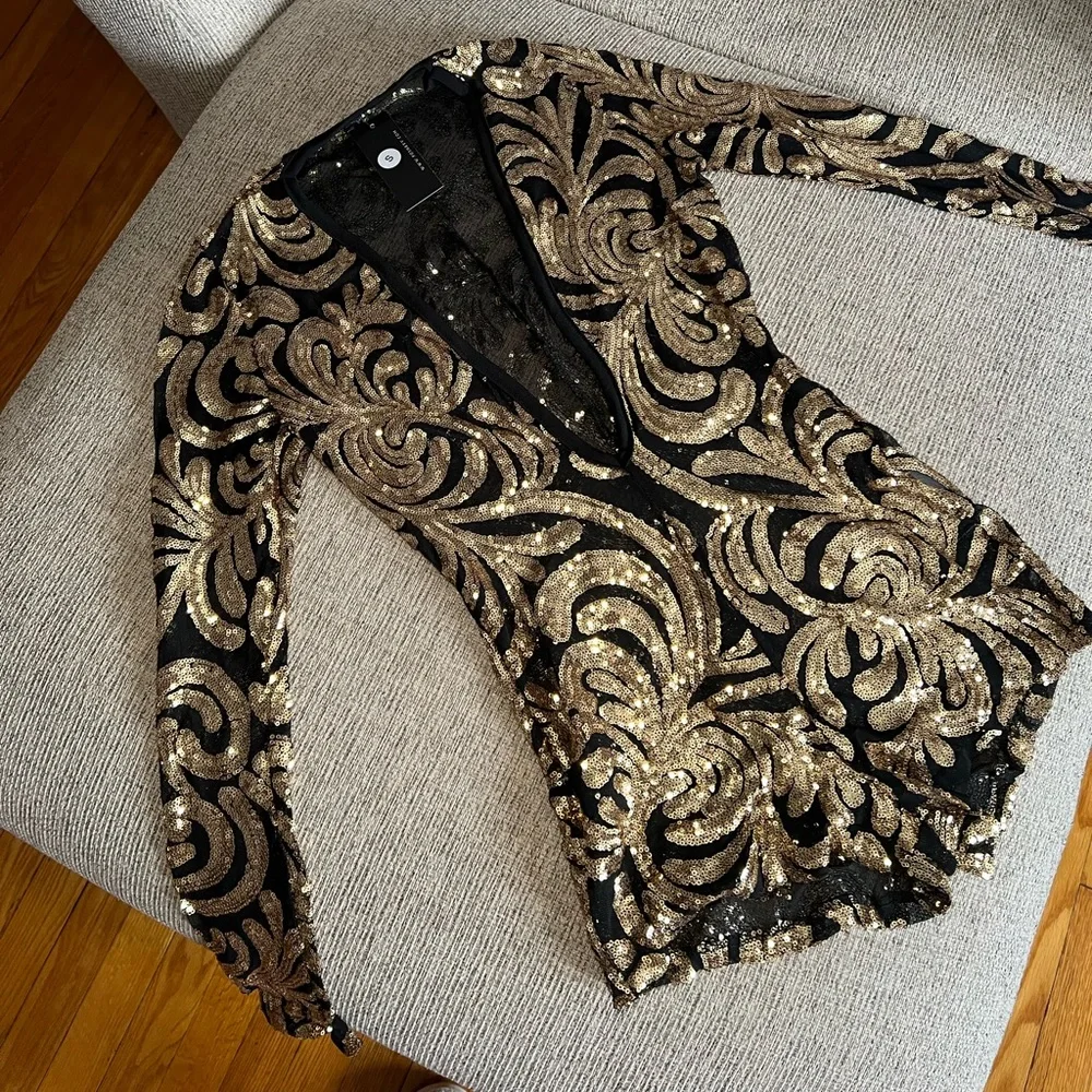 Elegant Black and Gold Sequin Jumpsuit - Picture 3 of 5
